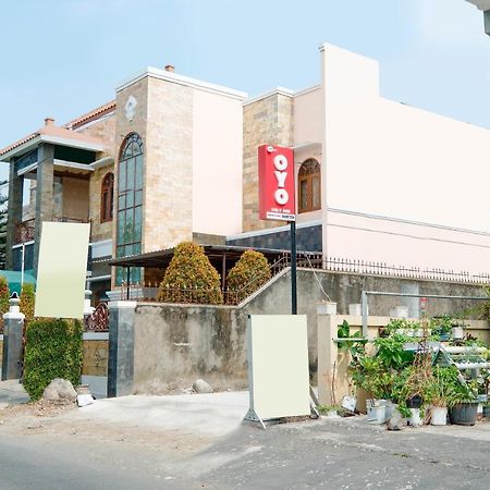 Oyo 1611 Four D'Home Solo Dış mekan fotoğraf