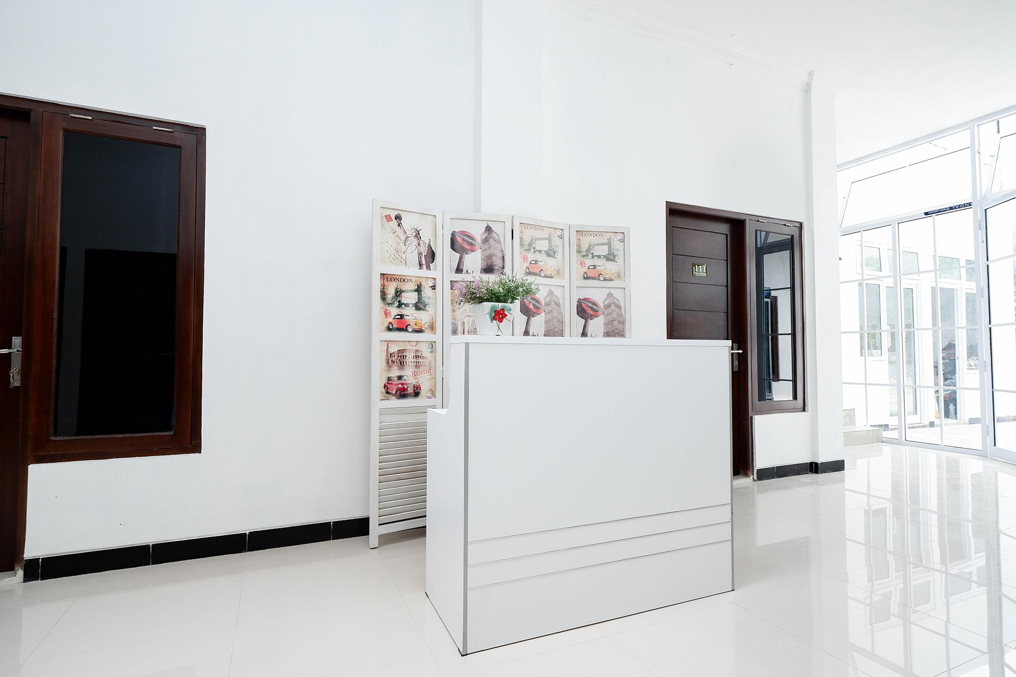 Oyo 1611 Four D'Home Solo Dış mekan fotoğraf